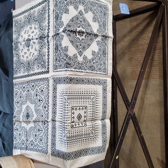 Head wrap/Scarf - Picture 2 of 7